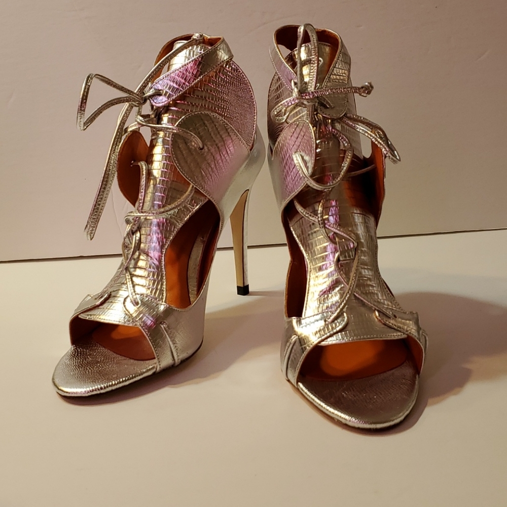 REAL shoe Divas ALERT!!! The CONQUEROR is here!!!